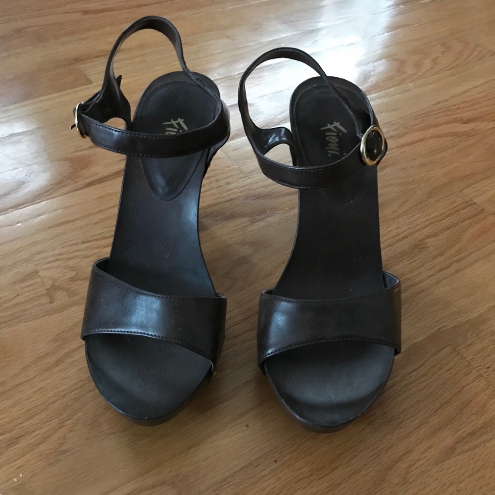 Brown wooden sandal heels